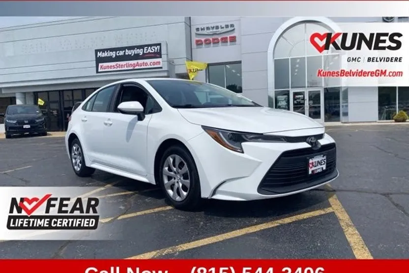 2024 Toyota Corolla LE photo 1