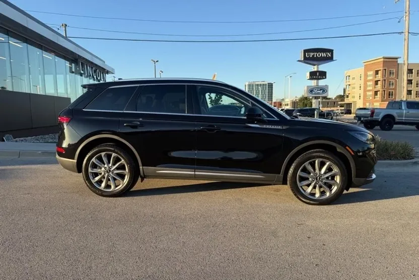 2021 Lincoln Corsair Standard photo 1