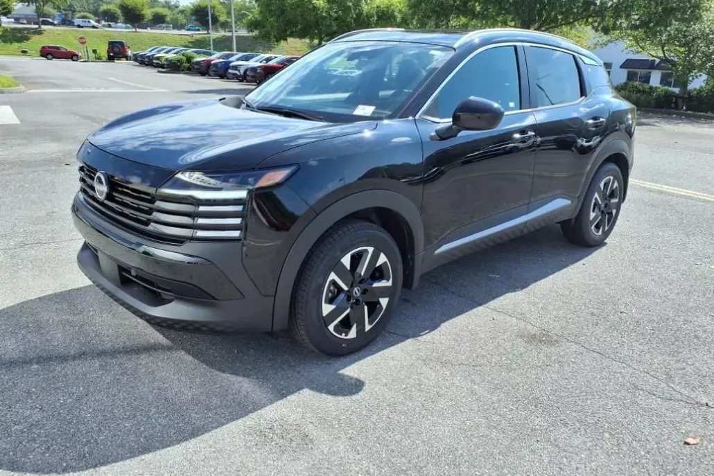 2025 Nissan Kicks SV photo 1