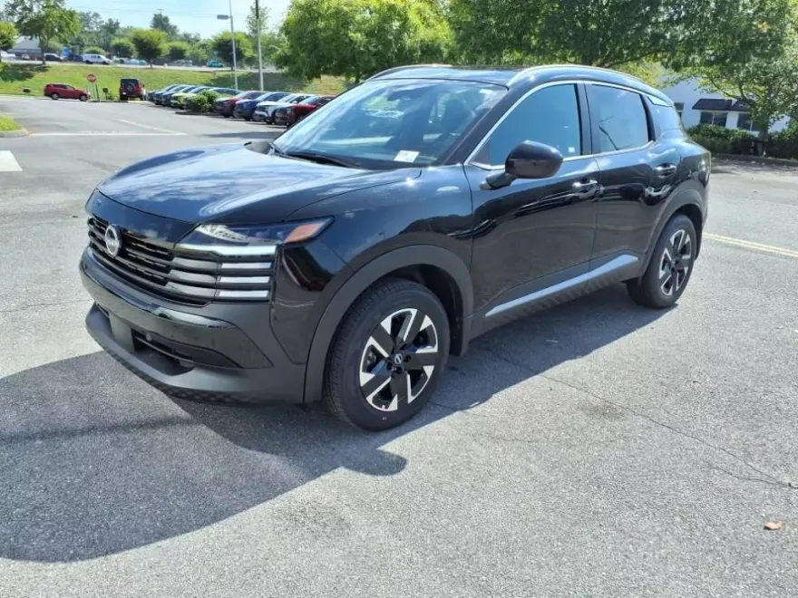 2025 Nissan Kicks SV photo 1