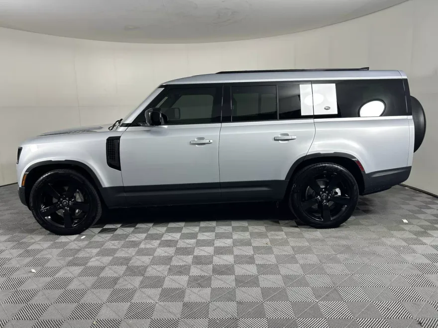 2024 Land Rover Defender S photo 1