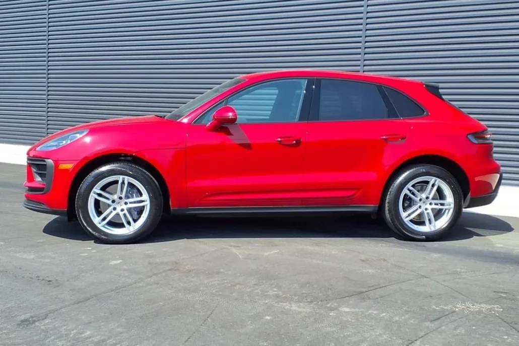 2022 Porsche Macan photo 1