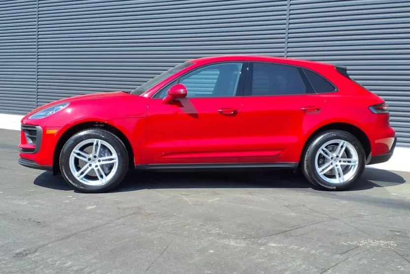 2022 Porsche Macan photo 1