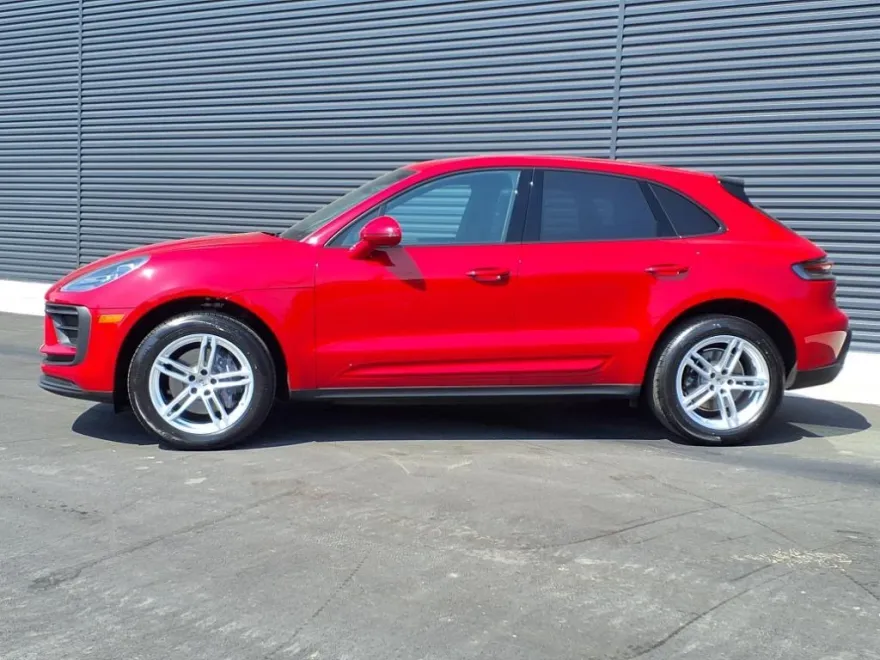 2022 Porsche Macan photo 1