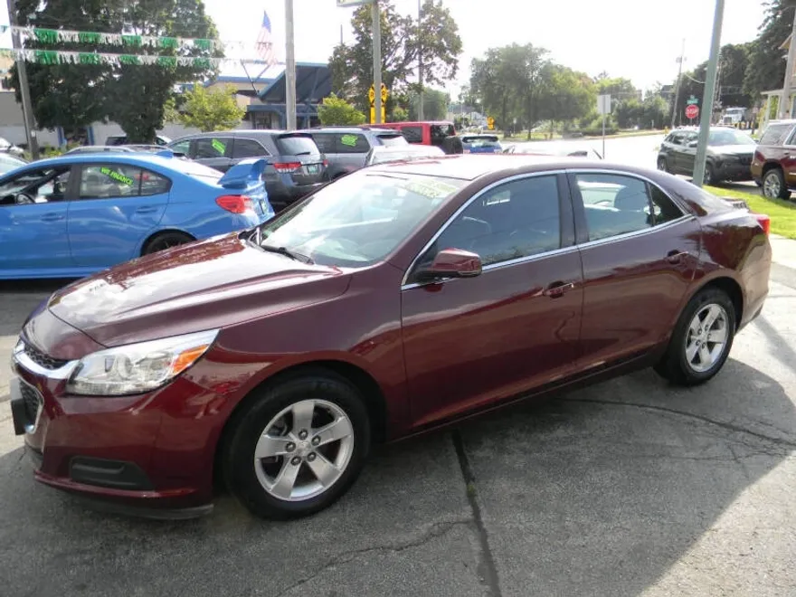 2015 Chevrolet Malibu 1LT photo 1