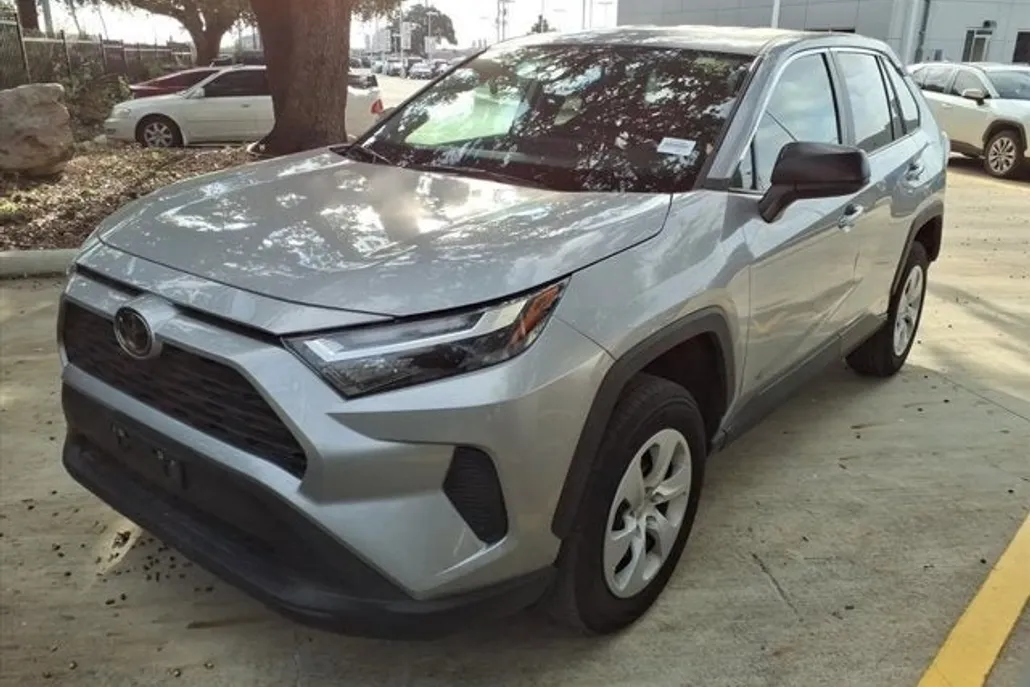 2024 Toyota RAV4 LE photo 1