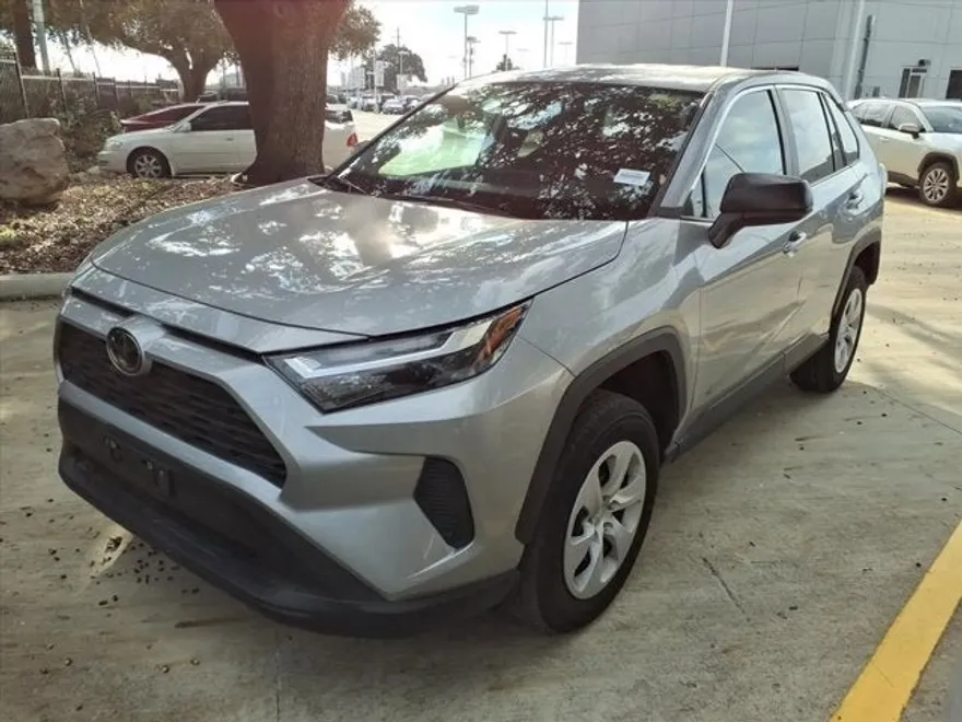 2024 Toyota RAV4 LE photo 1