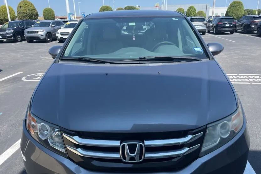 2016 Honda Odyssey SE photo 1