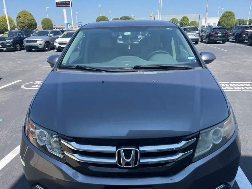 2016 Honda Odyssey SE photo 1