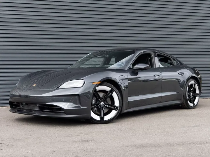2025 Porsche Taycan photo 1