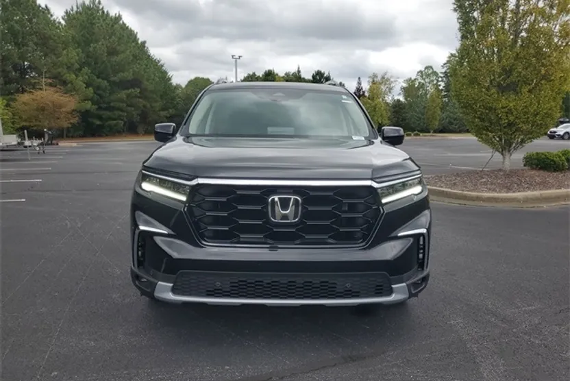 2025 Honda Pilot Touring photo 1