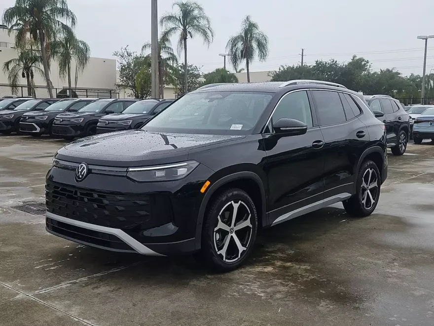 2025 Volkswagen Tiguan SE photo 1
