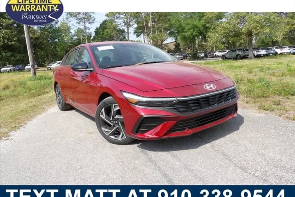 2025 Hyundai Elantra SEL Sport photo 1