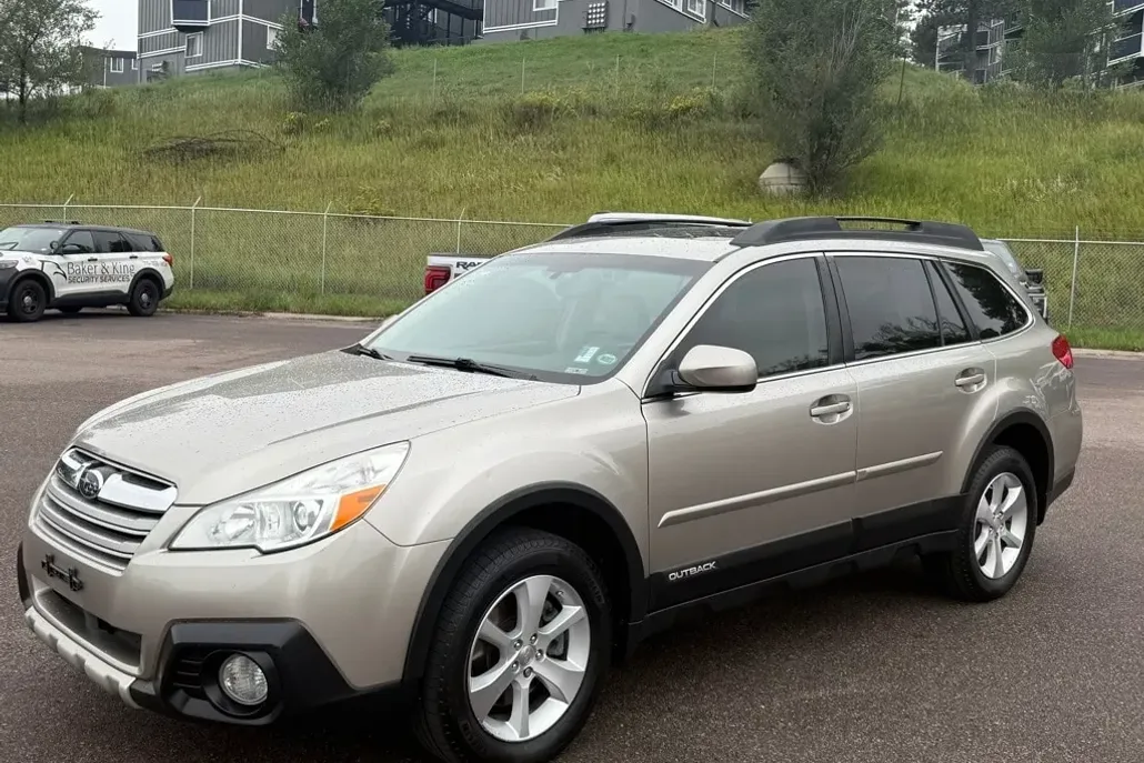 2014 Subaru Outback 3.6R Limited photo 1