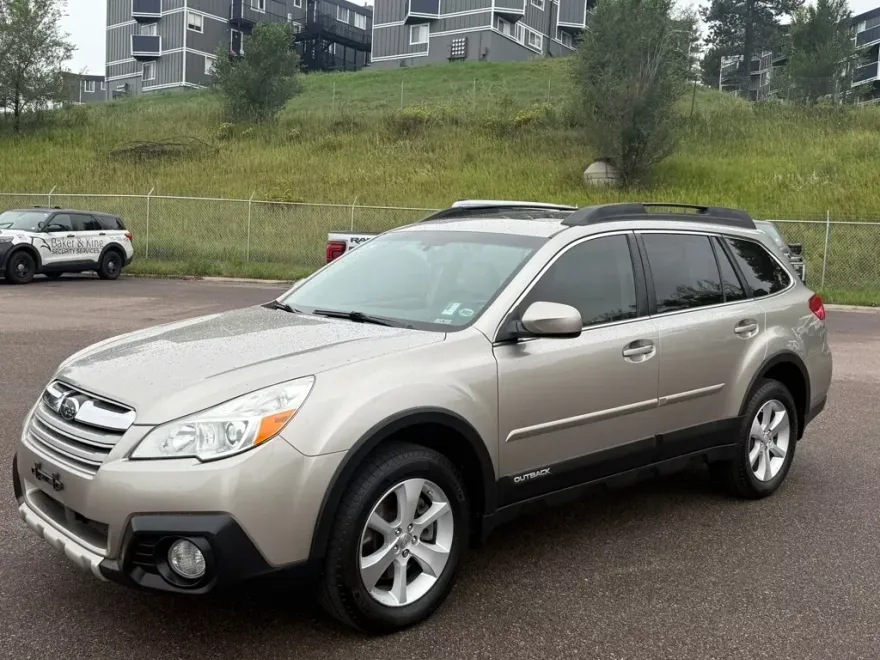 2014 Subaru Outback 3.6R Limited photo 1