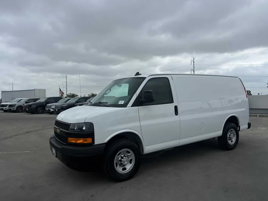 2022 Chevrolet Express Cargo photo 1