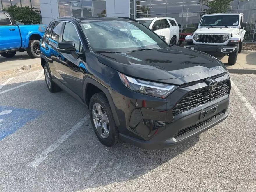 2024 Toyota RAV4 XLE photo 1