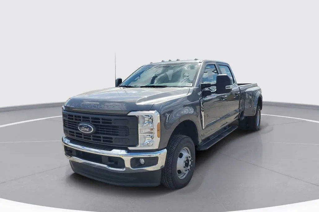 2026 Ford F-350 XL photo 1