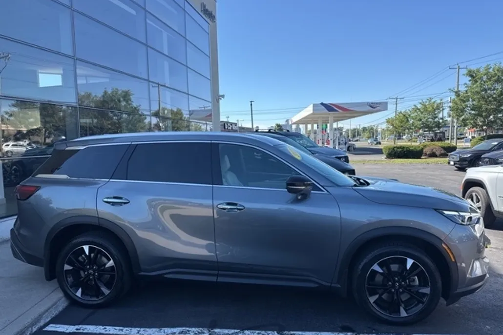 2022 Infiniti QX60 Luxe photo 1