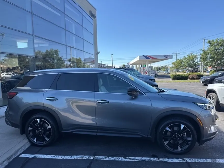 2022 Infiniti QX60 Luxe photo 1