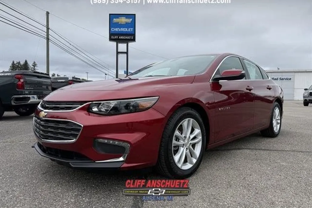 2017 Chevrolet Malibu 1LT photo 1