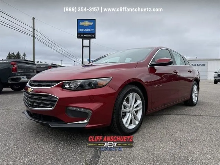 2017 Chevrolet Malibu 1LT photo 1