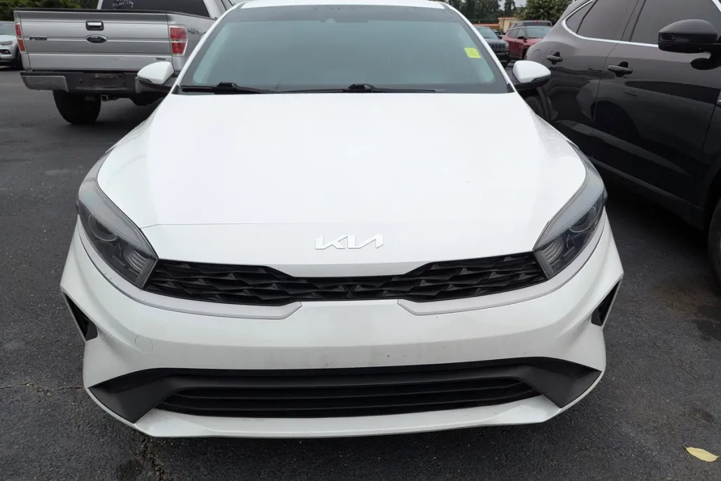 2022 Kia Forte LXS photo 1