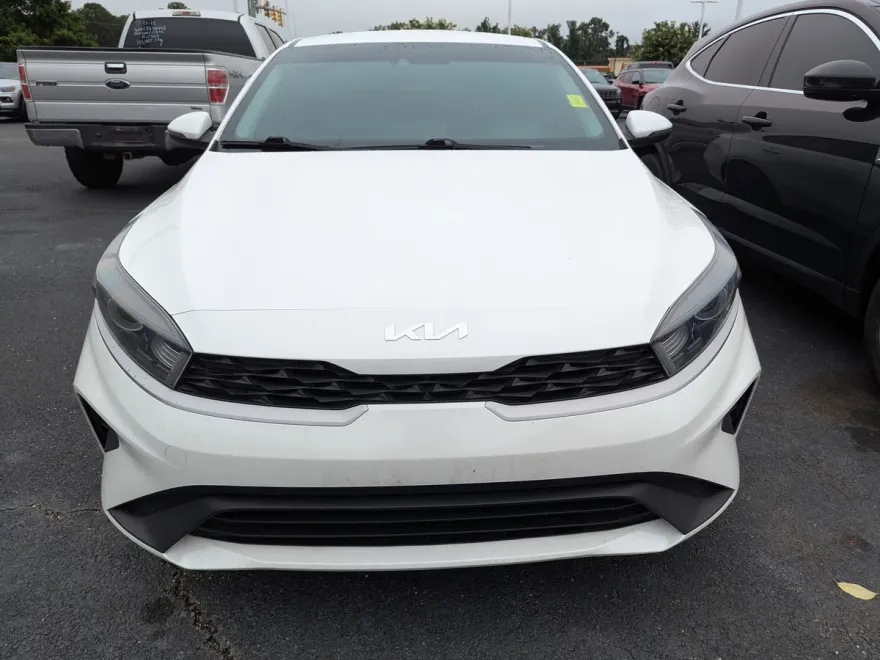 2022 Kia Forte LXS photo 1