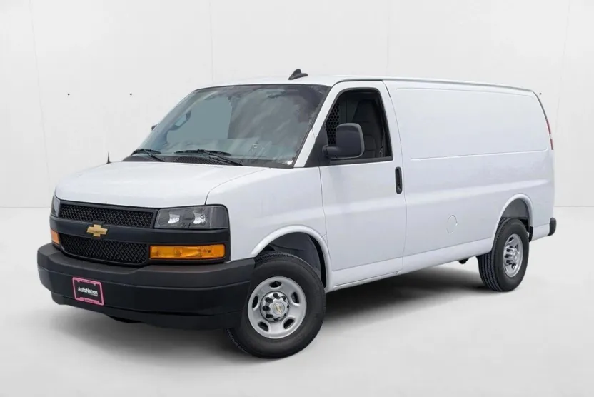 2025 Chevrolet Express Cargo 2500 Base photo 1