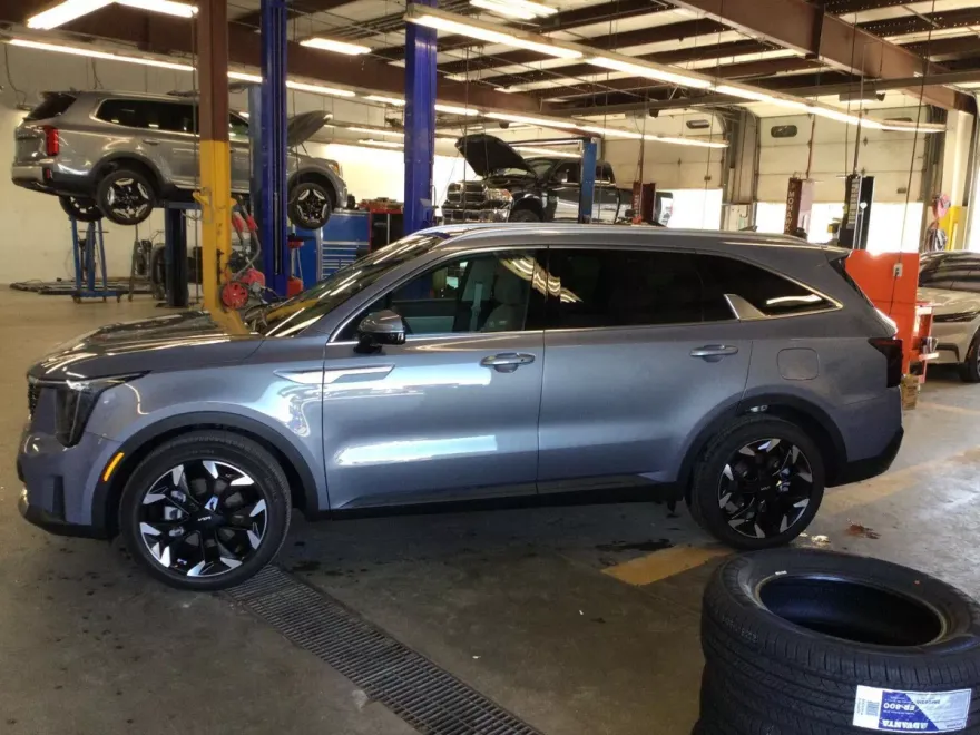 2025 Kia Sorento EX photo 1