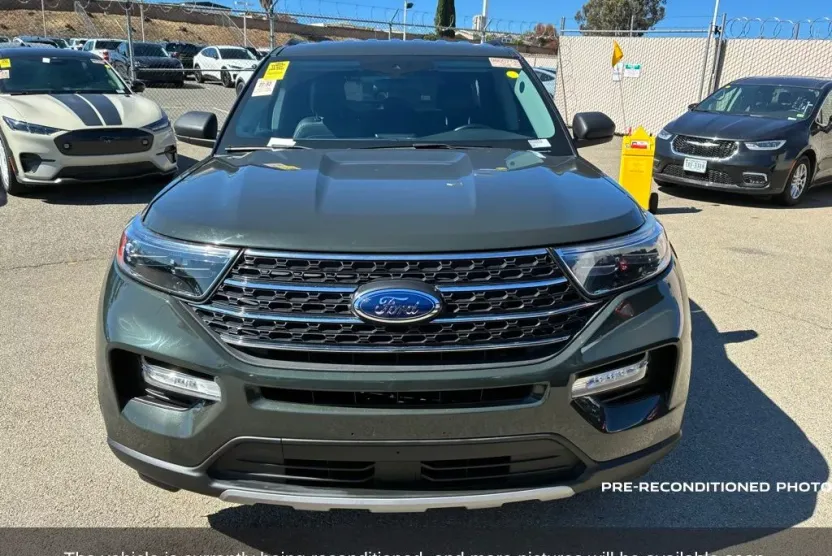 2022 Ford Explorer XLT photo 1