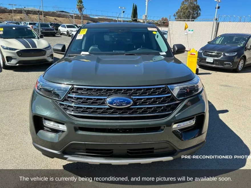 2022 Ford Explorer XLT photo 1