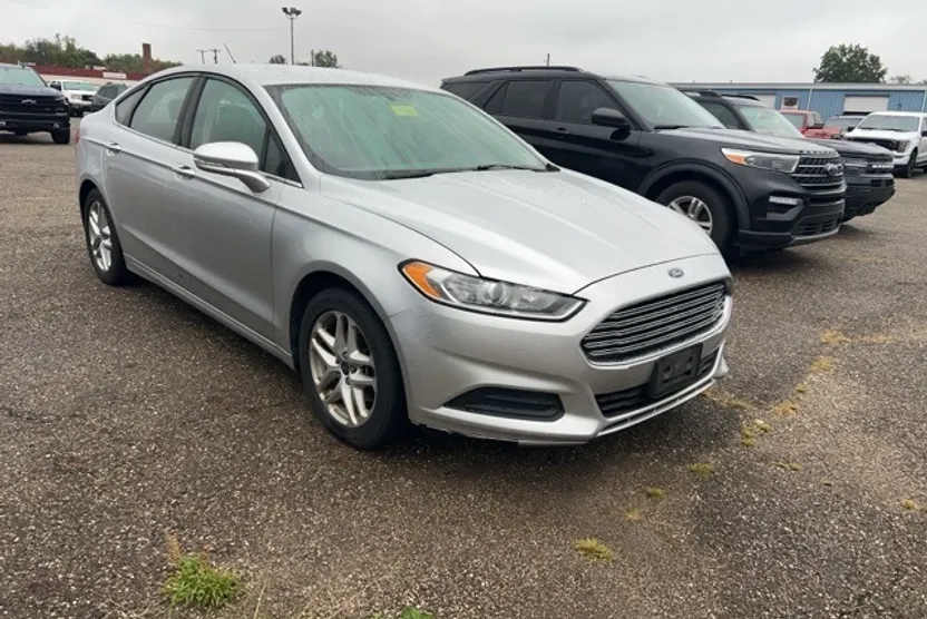 2014 Ford Fusion SE photo 1