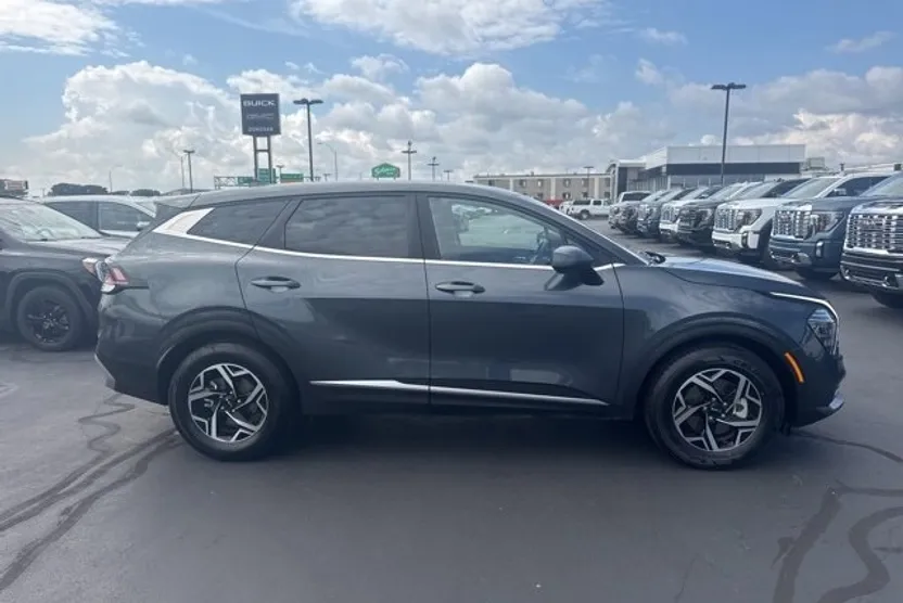 2024 Kia Sportage LX photo 1