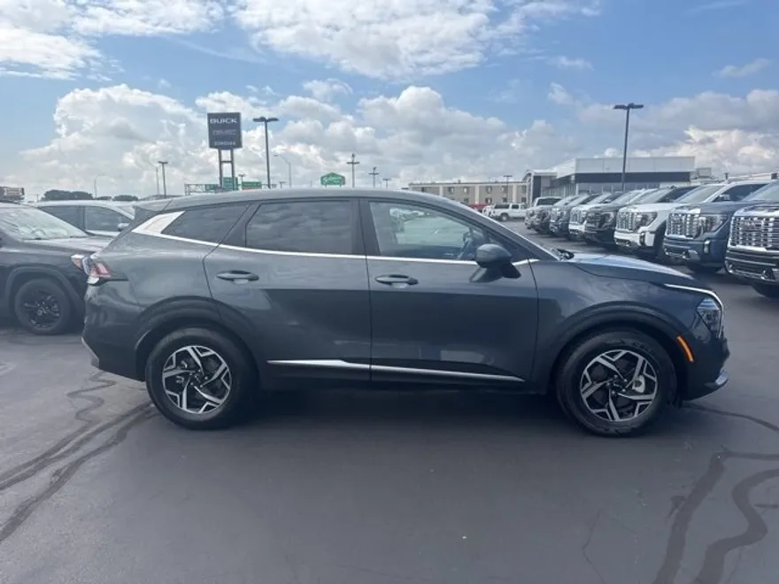 2024 Kia Sportage LX photo 1