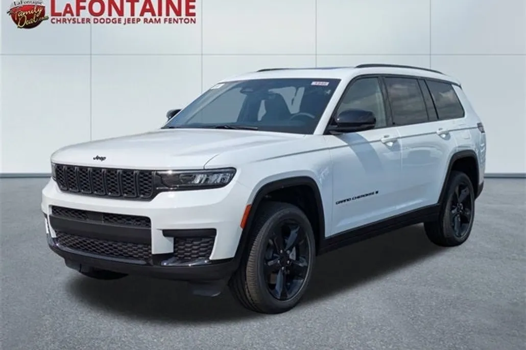 2025 Jeep Grand Cherokee Altitude photo 1