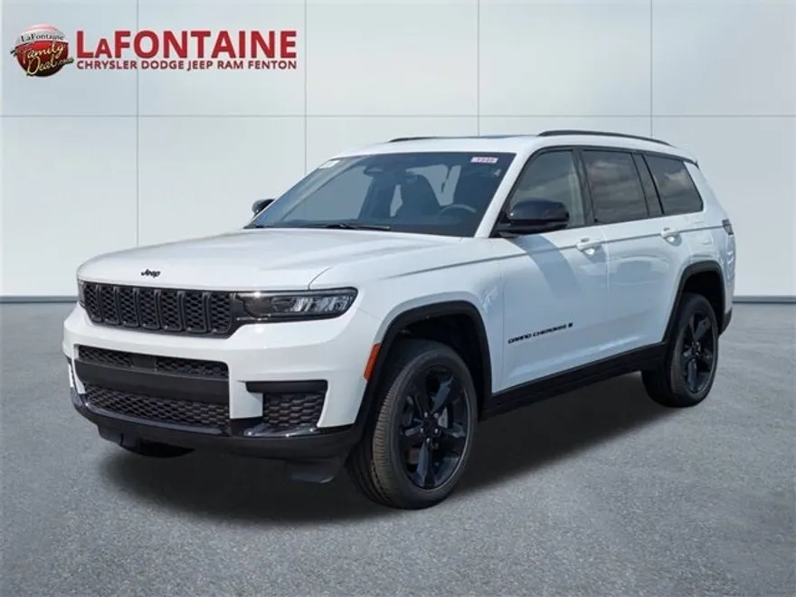 2025 Jeep Grand Cherokee Altitude photo 1