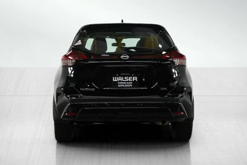 2023 Nissan Kicks SR photo 1