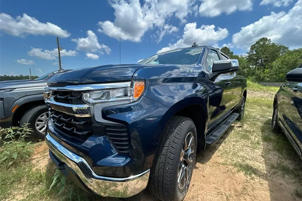 2023 Chevrolet Silverado 1500 LT photo 1