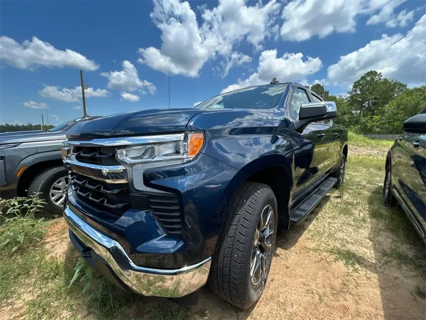 2023 Chevrolet Silverado 1500 LT photo 1