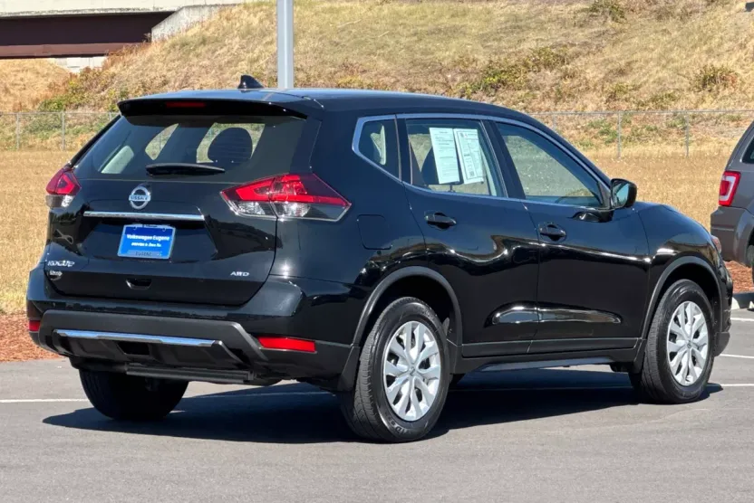 2018 Nissan Rogue S photo 1