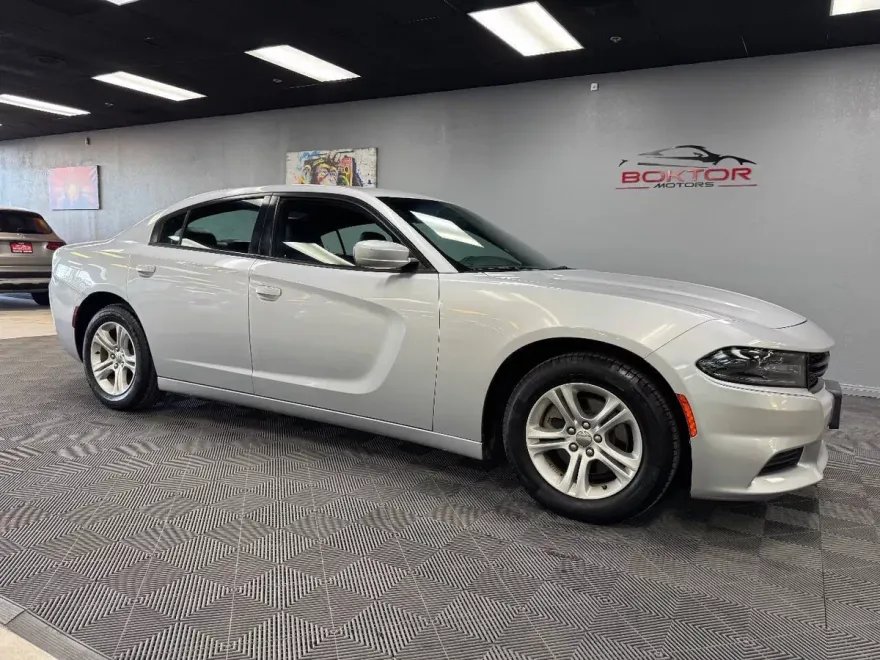 2021 Dodge Charger SXT photo 1