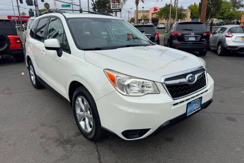 2014 Subaru Forester 2.5i Premium photo 1