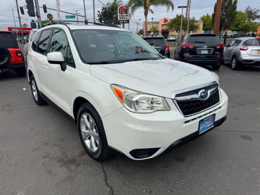2014 Subaru Forester 2.5i Premium photo 1