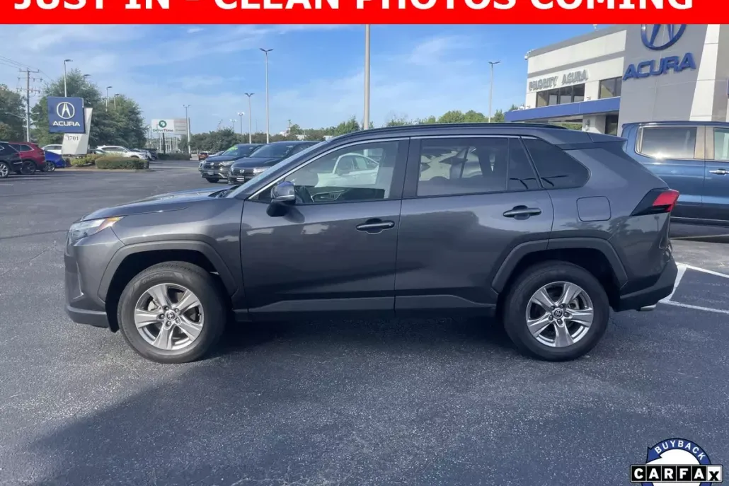 2023 Toyota RAV4 XLE photo 1