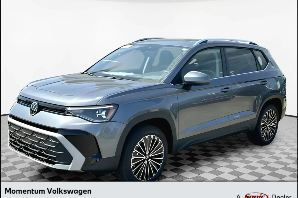 2025 Volkswagen Taos SE photo 1