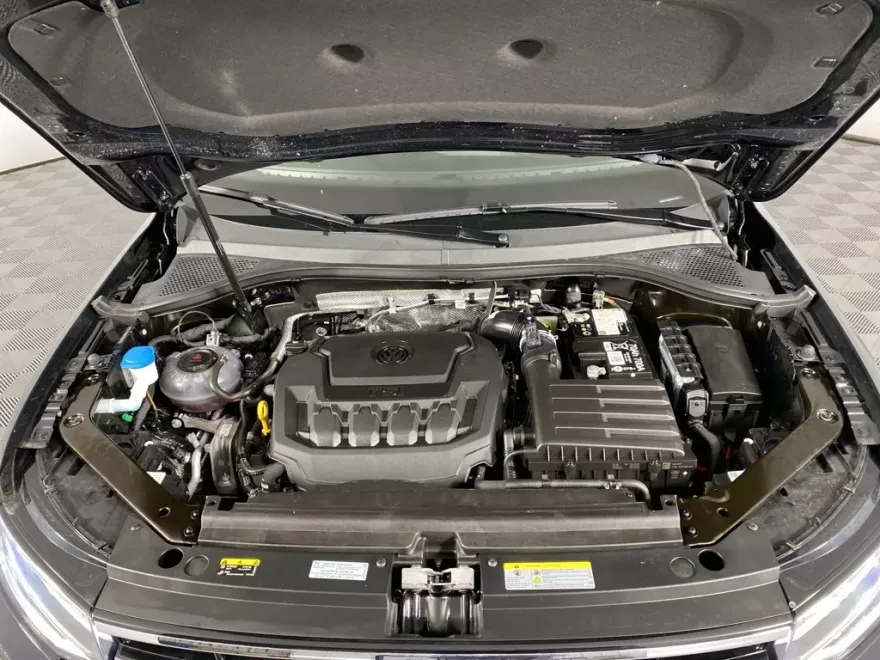 2024 Volkswagen Tiguan SE R-Line Black photo 1