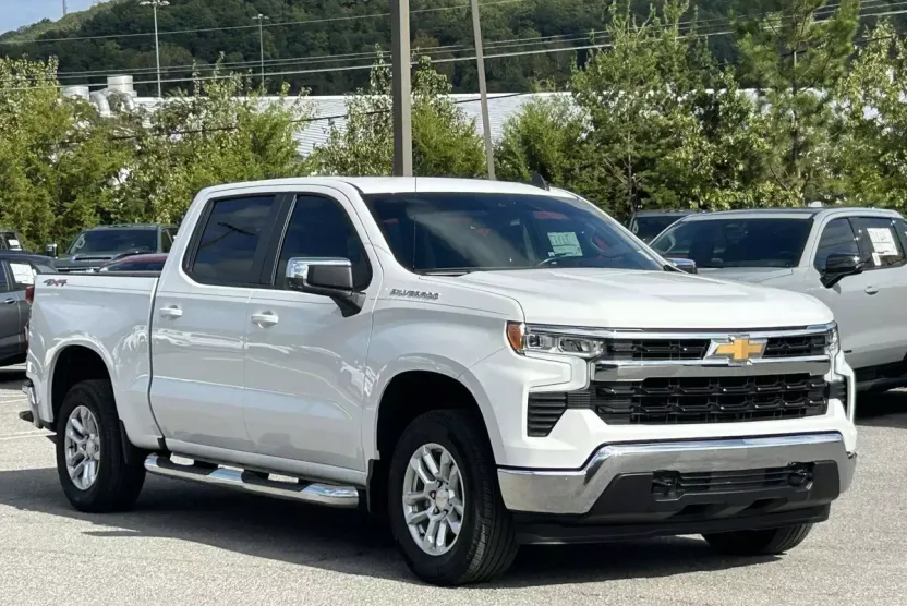 2022 Chevrolet Silverado 1500 LT photo 1
