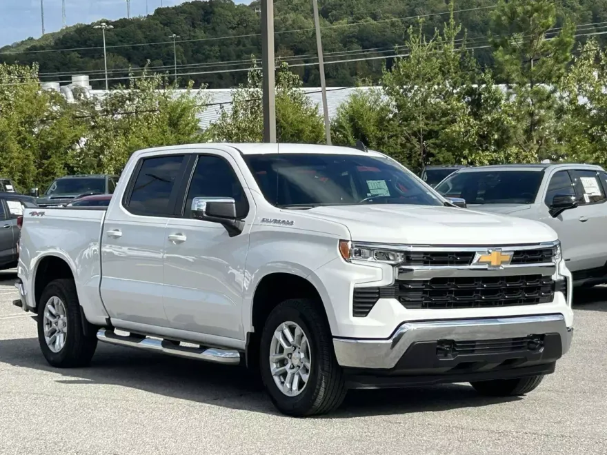 2022 Chevrolet Silverado 1500 LT photo 1