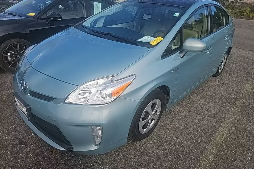 2013 Toyota Prius Four photo 1